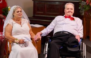 Couple tie the knot in nursing home